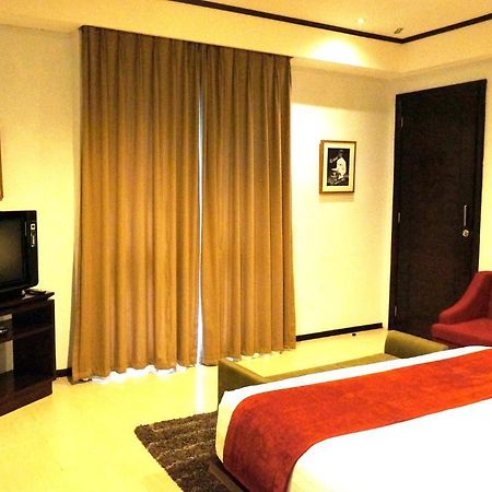 Rumah Nenek Hotel And Restaurant Padang  Eksteriør bilde