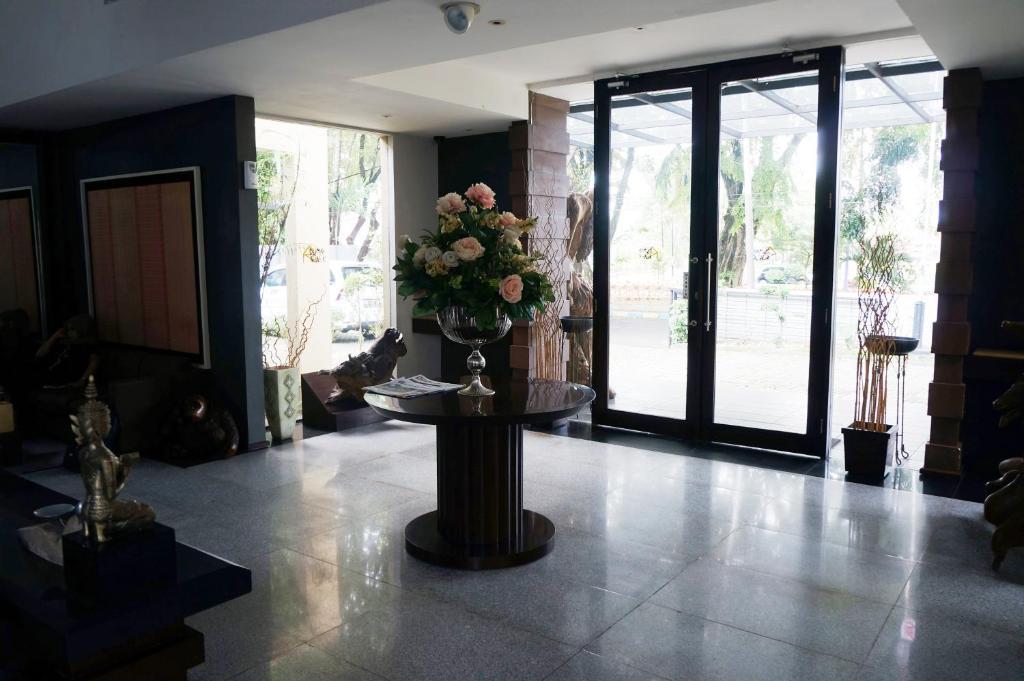 Rumah Nenek Hotel And Restaurant Padang  Eksteriør bilde