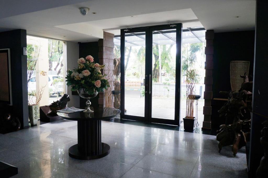 Rumah Nenek Hotel And Restaurant Padang  Eksteriør bilde