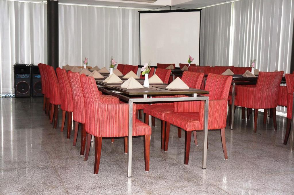 Rumah Nenek Hotel And Restaurant Padang  Eksteriør bilde