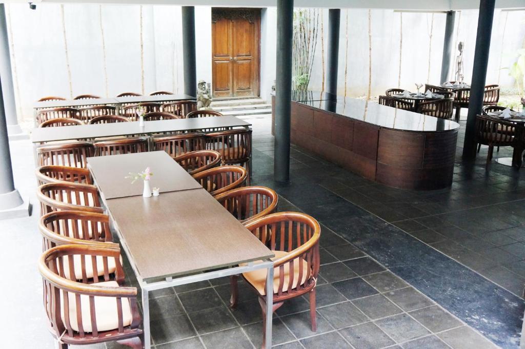 Rumah Nenek Hotel And Restaurant Padang  Eksteriør bilde