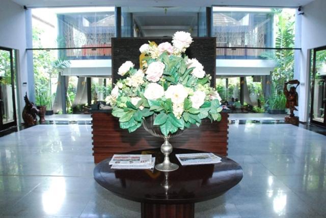 Rumah Nenek Hotel And Restaurant Padang  Eksteriør bilde